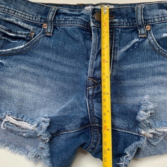 Free People Cutoff Jean Shorts Sz 25 - Picture 7 of 7